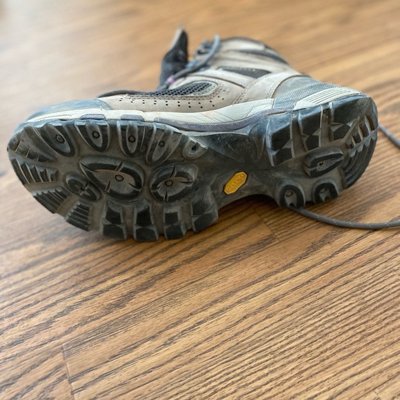Used Vasque Hiking Boot - Picture 7 of 9